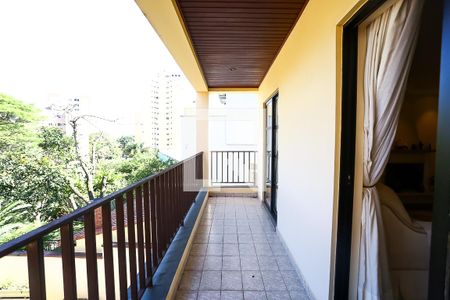 Varanda de casa à venda com 4 quartos, 384m² em Vila Suzana, São Paulo