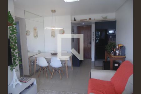 Sala de apartamento para alugar com 2 quartos, 74m² em Armação, Salvador