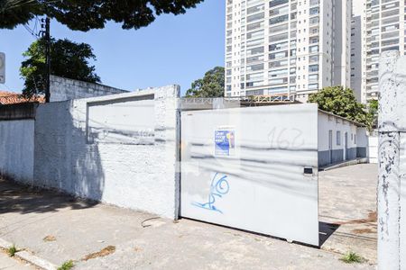 Casa para alugar com 132m², 2 quartos e 7 vagas Casa para alugar com 132m², 2 quartos e 7 vagasFachada