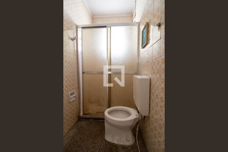 Banheiro  de apartamento para alugar com 1 quarto, 44m² em Vila Ipiranga, Porto Alegre