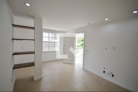 Casa de condomínio à venda com 78m², 2 quartos e 1 vagaSala