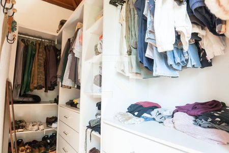 Casa de condomínio à venda com 123m², 1 quarto e 4 vagas Casa de condomínio à venda com 123m², 1 quarto e 4 vagasCloset