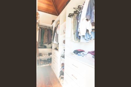 Casa de condomínio à venda com 123m², 1 quarto e 4 vagas Casa de condomínio à venda com 123m², 1 quarto e 4 vagasCloset