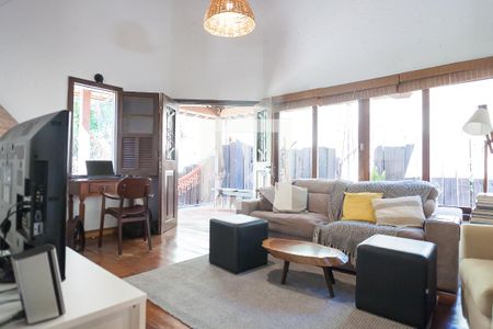 Sala de casa de condomínio à venda com 1 quarto, 123m² em Passárgada, Nova Lima