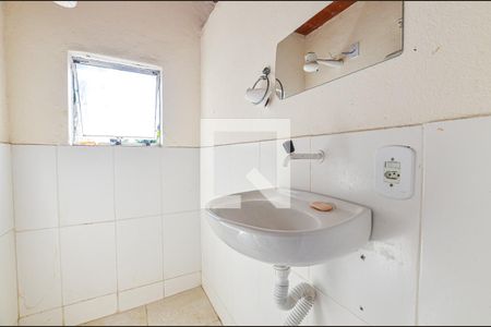 Banheiro de kitnet/studio para alugar com 1 quarto, 21m² em Santa Rosa, Niterói
