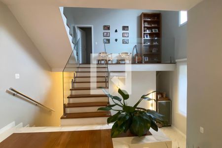 Escada de casa de condomínio à venda com 4 quartos, 351m² em Alphaville, Santana de Parnaíba