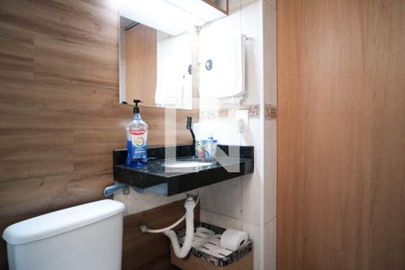 Banheiro de apartamento para alugar com 2 quartos, 46m² em Vila Sílvia, São Paulo