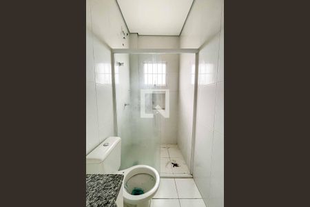 Banheiro de casa para alugar com 2 quartos, 50m² em Vila Baruel, São Paulo