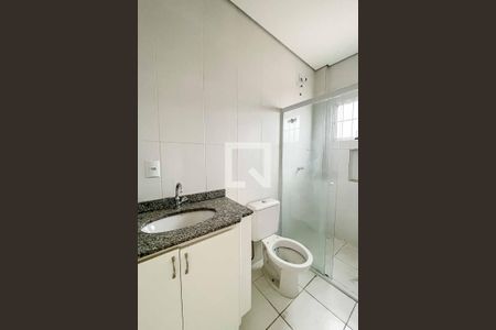 Banheiro de casa para alugar com 2 quartos, 50m² em Vila Baruel, São Paulo