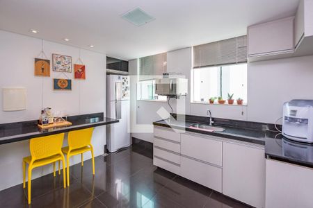 Cozinha de apartamento à venda com 3 quartos, 190m² em Jardim America, Belo Horizonte