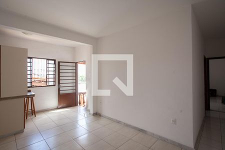 Sala de casa à venda com 2 quartos, 360m² em Copacabana , Belo Horizonte