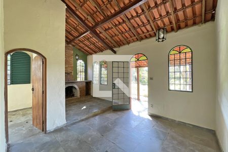 Casa à venda com 130m², 2 quartos e 5 vagas Casa à venda com 130m², 2 quartos e 5 vagasSala