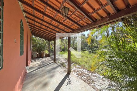 Casa à venda com 130m², 2 quartos e 5 vagas Casa à venda com 130m², 2 quartos e 5 vagasvaranda