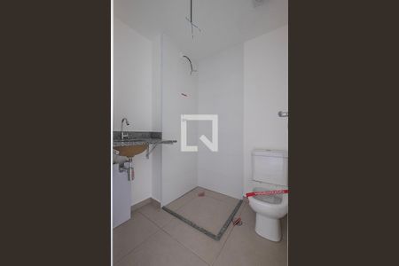 Banheiro de kitnet/studio à venda com 1 quarto, 24m² em Pinheiros, São Paulo