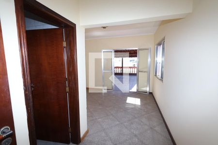 Corredor de casa para alugar com 4 quartos, 500m² em São Rafael, São Paulo