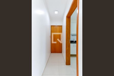 Corredor Entrada de apartamento para alugar com 2 quartos, 48m² em Vila Irmaos Arnoni, São Paulo