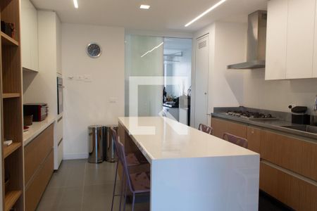 Cozinha de apartamento à venda com 2 quartos, 191m² em Vila Madalena, São Paulo