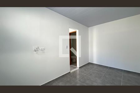 Quarto de kitnet/studio para alugar com 1 quarto, 40m² em Novo Mundo, Curitiba
