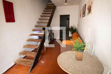 Sala de casa de condomínio à venda com 4 quartos, 131m² em Penha Circular, Rio de Janeiro