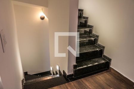 Escada de casa à venda com 4 quartos, 202m² em Penha de França, São Paulo