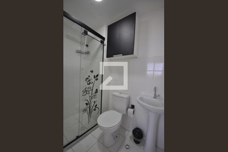 Banheiro de apartamento para alugar com 1 quarto, 29m² em Parque Vitoria, São Paulo