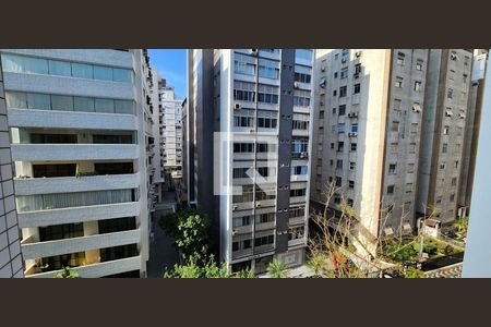 Vista da Sala de apartamento para alugar com 1 quarto, 58m² em Boqueirão, Santos