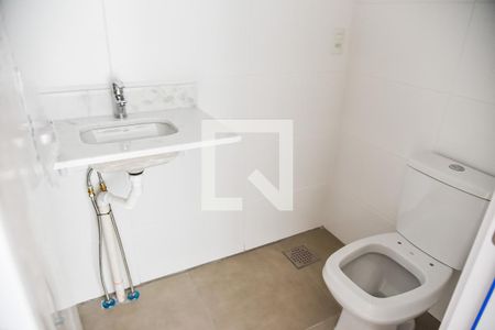 Banheiro da Suíte de apartamento para alugar com 2 quartos, 67m² em Passo da Areia, Porto Alegre