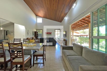 Sala de casa de condomínio à venda com 3 quartos, 222m² em Estância das Amendoeiras, Lagoa Santa
