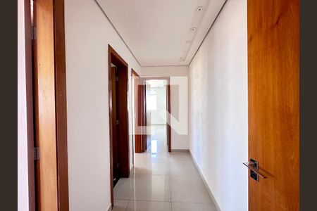 Corredor de apartamento para alugar com 3 quartos, 83m² em Sagrada Família, Belo Horizonte