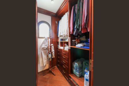 Apartamento para alugar com 260m², 3 quartos e 3 vagas Apartamento para alugar com 260m², 3 quartos e 3 vagasCloset da suíte