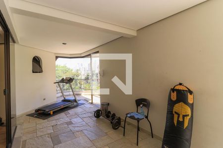 Apartamento para alugar com 260m², 3 quartos e 3 vagas Apartamento para alugar com 260m², 3 quartos e 3 vagasÁrea comum - Academia