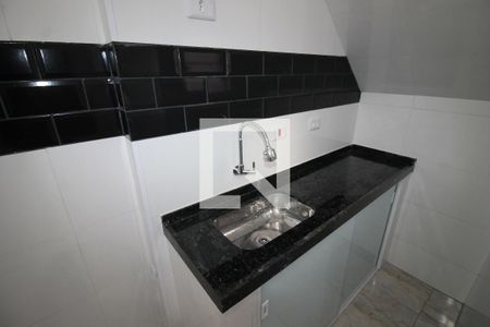 Cozinha de casa para alugar com 2 quartos, 55m² em Vila Bertioga, São Paulo