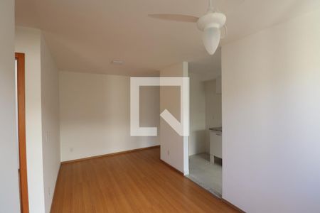 Sala de apartamento para alugar com 2 quartos, 44m² em Alcântara, São Gonçalo