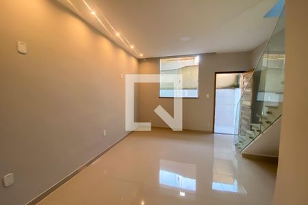 Sala de casa para alugar com 1 quarto, 130m² em Jardim Primavera, Duque de Caxias