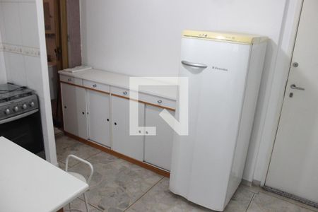 Cozinha de apartamento para alugar com 1 quarto, 45m² em Itararé, São Vicente