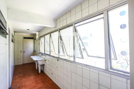 Apartamento para alugar com 180m², 3 quartos e 3 vagas Apartamento para alugar com 180m², 3 quartos e 3 vagasÁrea de Serviço