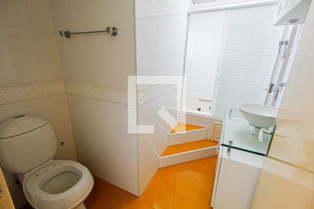 Banheiro da Suíte 1 de casa à venda com 3 quartos, 282m² em Jardim Stella, Santo André