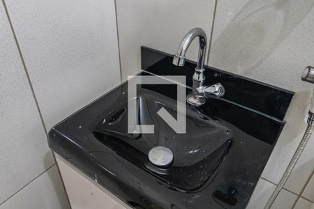 Banheiro de apartamento para alugar com 1 quarto, 14m² em Jardim Tupanci, Barueri