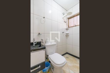 Banheiro de apartamento para alugar com 1 quarto, 14m² em Jardim Tupanci, Barueri