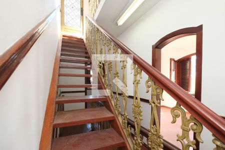 Casa à venda com 210m², 3 quartos e 1 vaga Casa à venda com 210m², 3 quartos e 1 vagaEscada