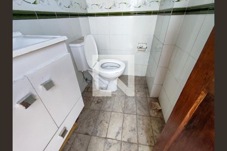 Casa à venda com 210m², 3 quartos e 1 vaga Casa à venda com 210m², 3 quartos e 1 vagaBanheiro Corredor