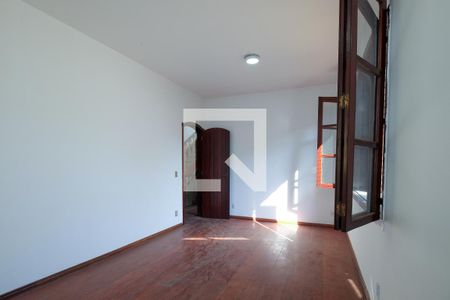 Casa à venda com 210m², 3 quartos e 1 vaga Casa à venda com 210m², 3 quartos e 1 vagaSuíte