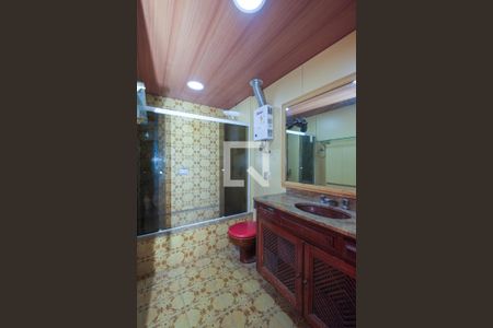 Casa à venda com 210m², 3 quartos e 1 vaga Casa à venda com 210m², 3 quartos e 1 vagaBanheiro Corredor