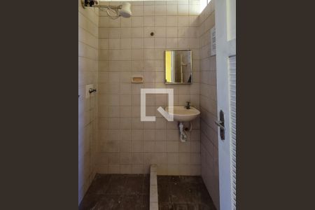 Casa à venda com 210m², 3 quartos e 1 vaga Casa à venda com 210m², 3 quartos e 1 vagaBanheiro de serviço