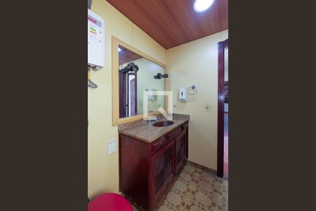 Casa à venda com 210m², 3 quartos e 1 vaga Casa à venda com 210m², 3 quartos e 1 vagaBanheiro Corredor