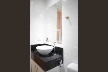 Banheiro de apartamento para alugar com 3 quartos, 60m² em Cristo Rei, Curitiba
