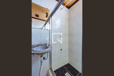 Banheiro de apartamento à venda com 2 quartos, 43m² em Guajuviras, Canoas