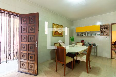 Casa à venda com 165m², 3 quartos e 2 vagas Casa à venda com 165m², 3 quartos e 2 vagasCozinha