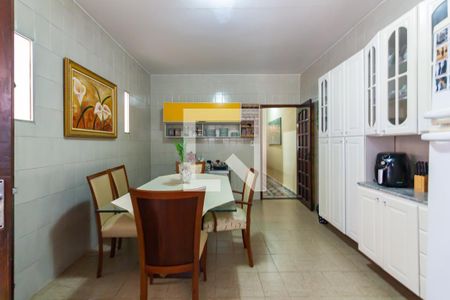 Casa à venda com 165m², 3 quartos e 2 vagas Casa à venda com 165m², 3 quartos e 2 vagasCozinha