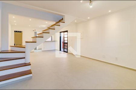 Sala de casa à venda com 2 quartos, 130m² em Alto de Pinheiros, São Paulo